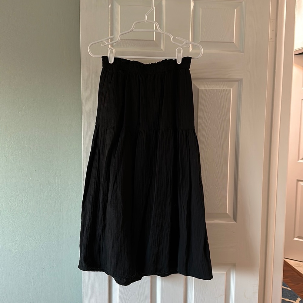 Universal Thread Size S Black textured material maxi skirt.